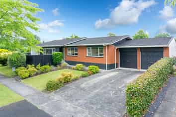 7 Hooker Avenue, Chedworth