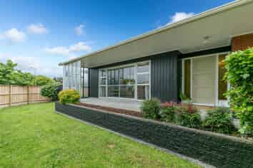 7 Hooker Avenue, Chedworth