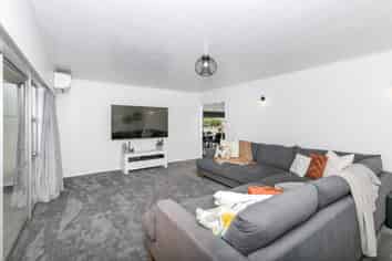 7 Hooker Avenue, Chedworth