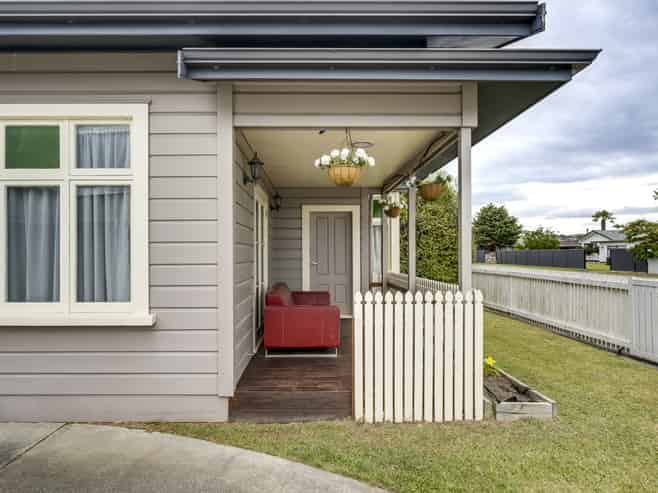 6 Forward Street, Greenmeadows