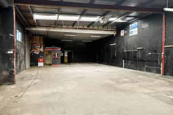 LIVE AND WORK IN STYLE!
