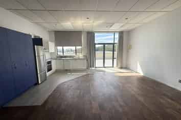 LIVE AND WORK IN STYLE!
