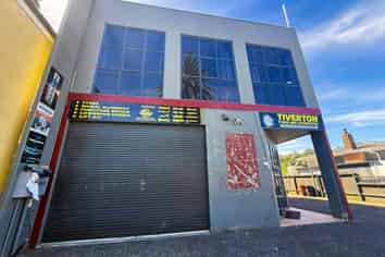 LIVE AND WORK IN STYLE!
