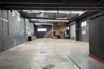 LIVE AND WORK IN STYLE!
