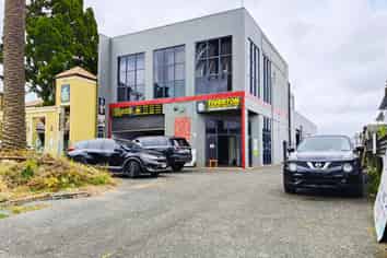 LIVE AND WORK IN STYLE!
