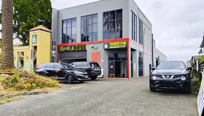 369 West Coast Road, Glen Eden