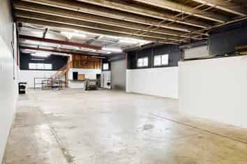 LIVE AND WORK IN STYLE!
