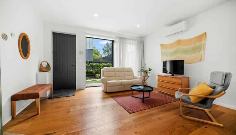 29/82 East Coast Road, Milford