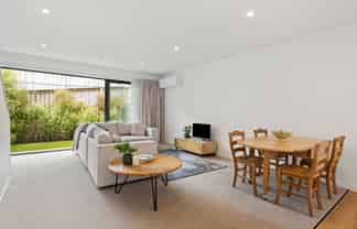 10/50 Friend Street, Karori