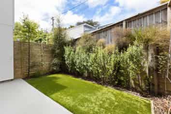 10/50 Friend Street, Karori