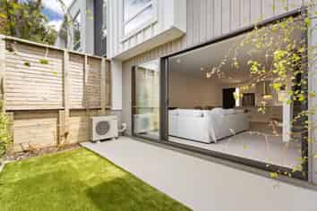 10/50 Friend Street, Karori