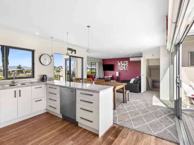 6 Adele Way, Kaiteriteri