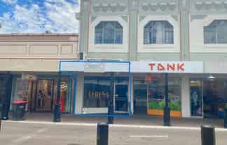 Retail or Hospo on Upper Emerson