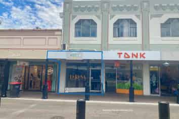 Retail or Hospo on Upper Emerson