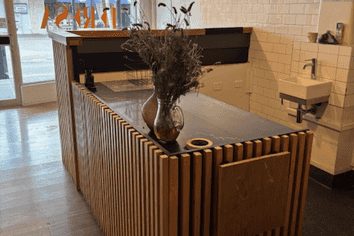 Retail or Hospo on Upper Emerson