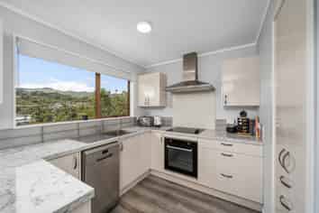 15a Kereru Bend, Tawa