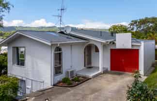 15a Kereru Bend, Tawa