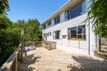 15a Kereru Bend, Tawa