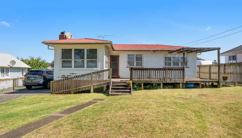 11 Alexander Crescent, Otara