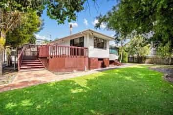 202 Royal Road, Massey