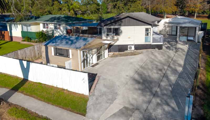 12 Sandrine Avenue, Clover Park