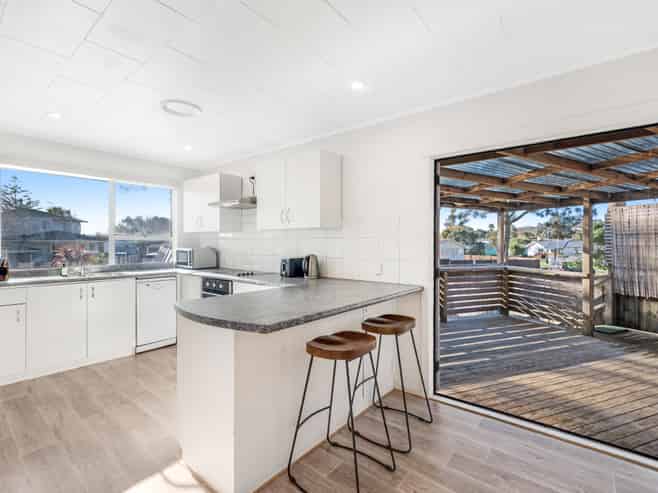 12 Sandrine Avenue, Clover Park