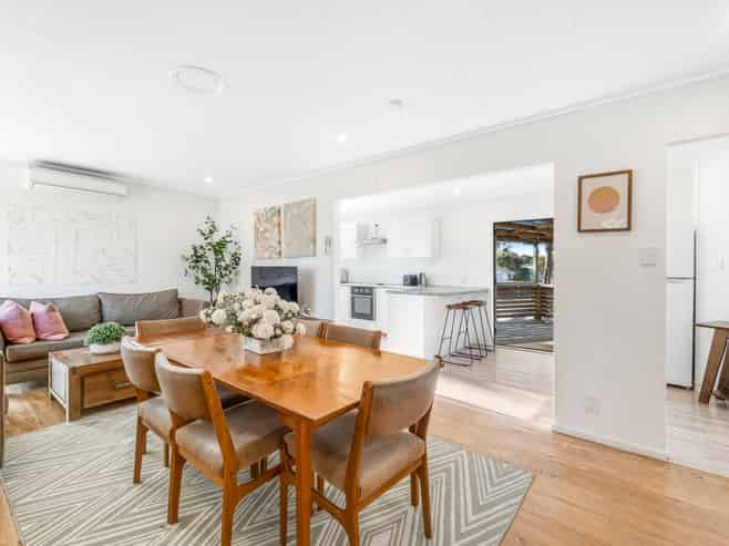 12 Sandrine Avenue, Clover Park