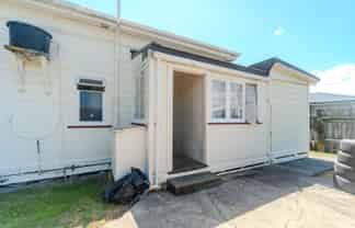 2/11 Waerenga Road, Otaki