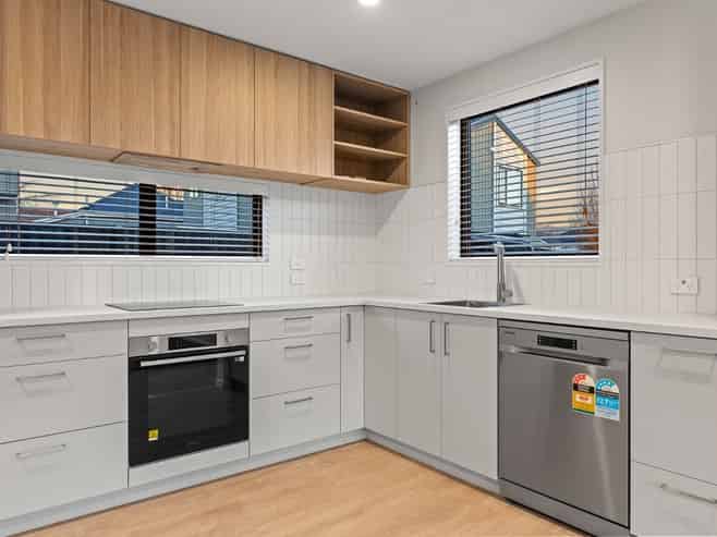 2/93 Wildberry Street, Woolston