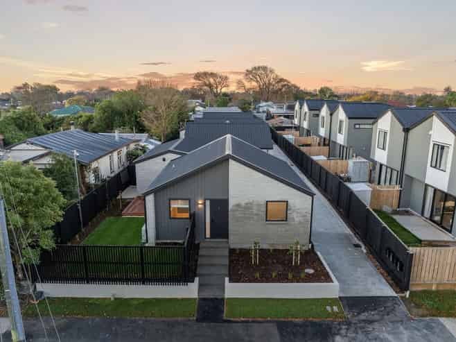 2/93 Wildberry Street, Woolston