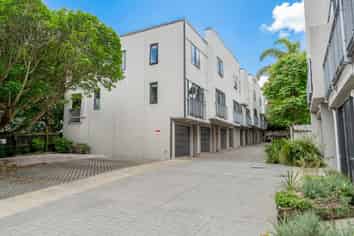 8/1902 Great North Road, Avondale