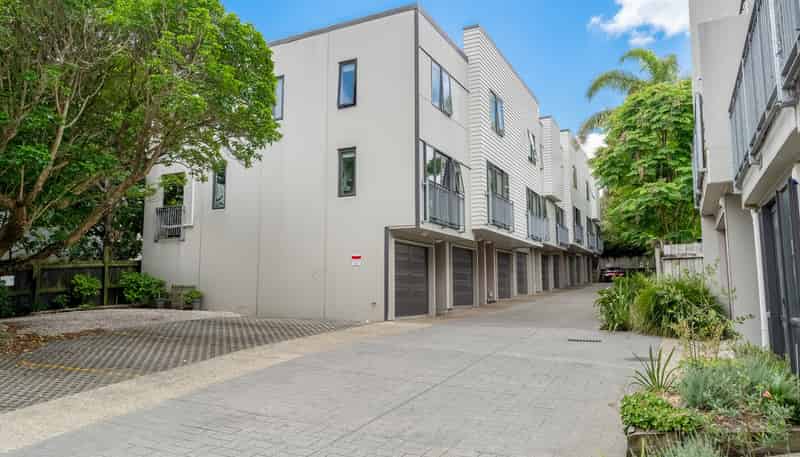 8/1902 Great North Road, Avondale