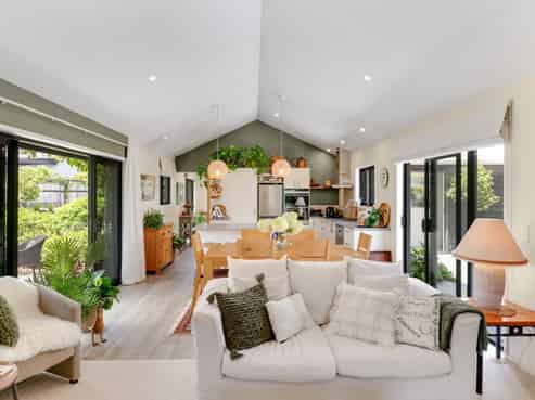 7 Willow Grove, Tairua