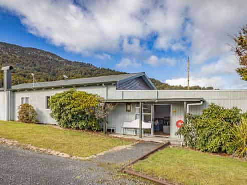 16 Erua Road, National Park