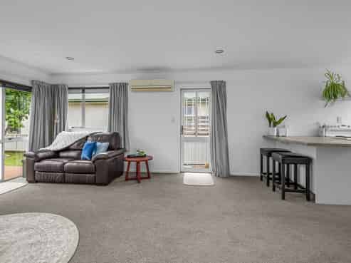 2D Mayfair Grove, Alexandra