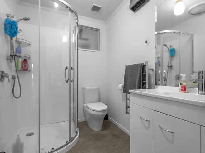 2D Mayfair Grove, Alexandra