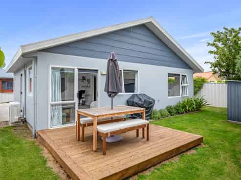 2D Mayfair Grove, Alexandra