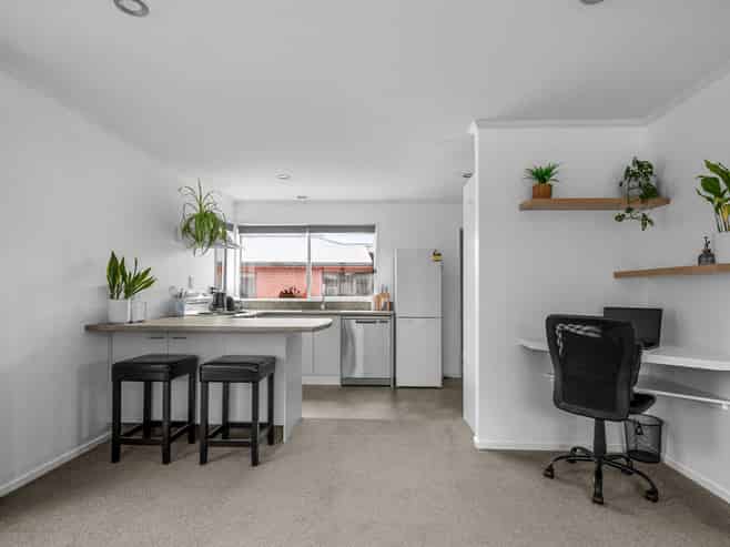 2D Mayfair Grove, Alexandra