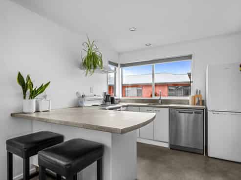 2D Mayfair Grove, Alexandra