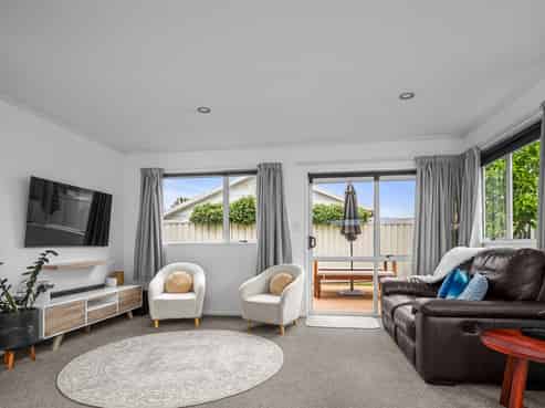 2D Mayfair Grove, Alexandra