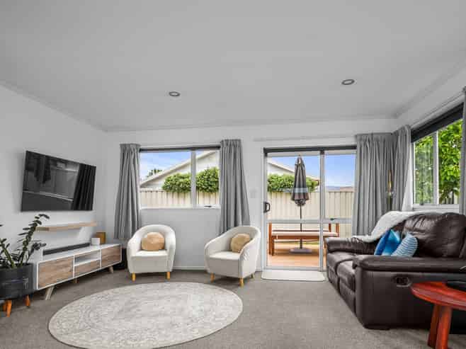 2D Mayfair Grove, Alexandra