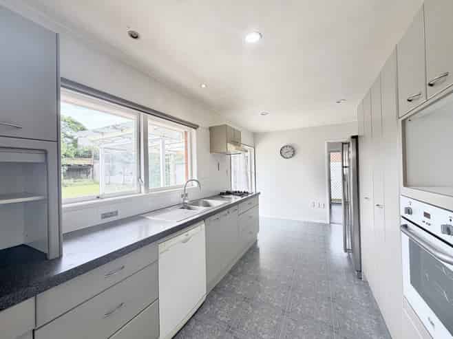 30 Meadway, Sunnyhills