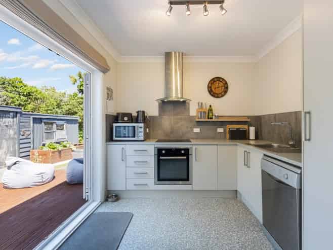 8 Lyndfield Lane, Newlands