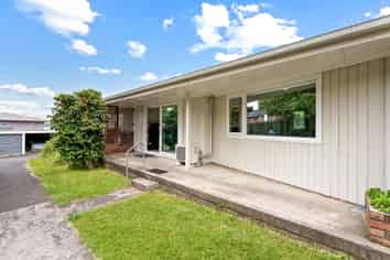 2/68A Ridge Road, Howick