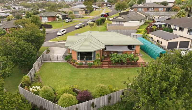 2 Karamu Terrace, Pyes Pa