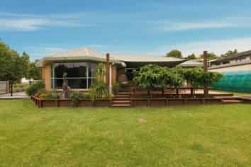 2 Karamu Terrace, Pyes Pa