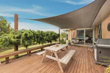 2 Karamu Terrace, Pyes Pa