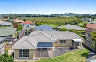 75 Kath Hopper Drive, Orewa