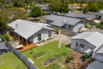 186 California Drive, TOTARA PARK