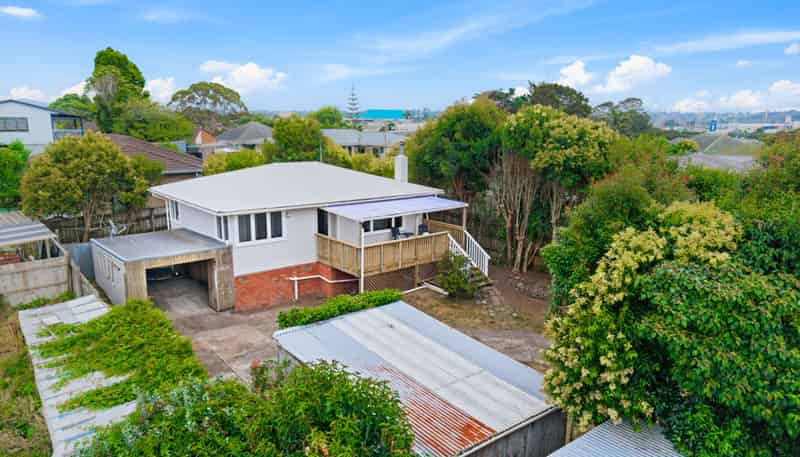 8 Marewa Street, Te Atatu South